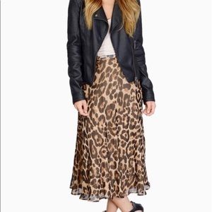 Tobi Midi Leopard Skirt